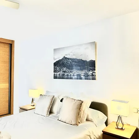 Center By Eaw Homes Apartment