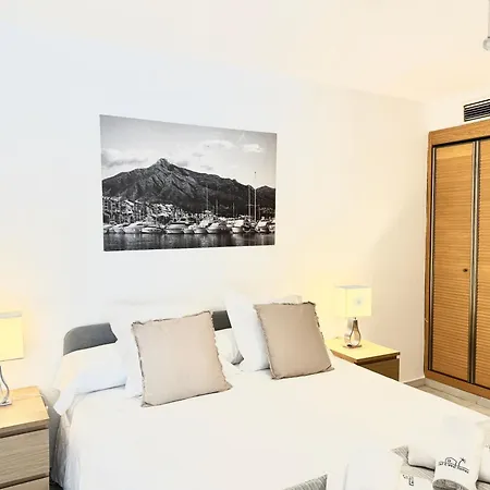 Center By Eaw Homes Apartment