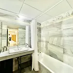 Apartment Center By Eaw Homes Marbella
